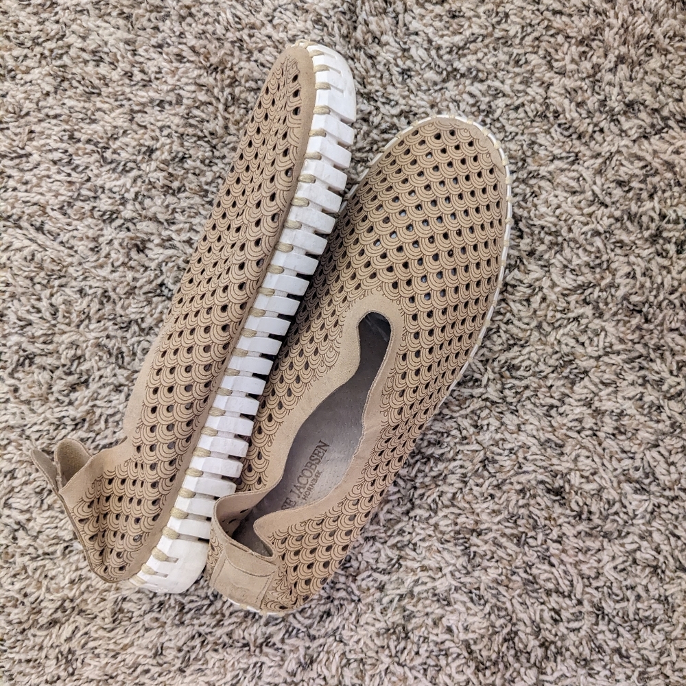 Isle Jacobsen tulip 139 perforated slip-on sneakers